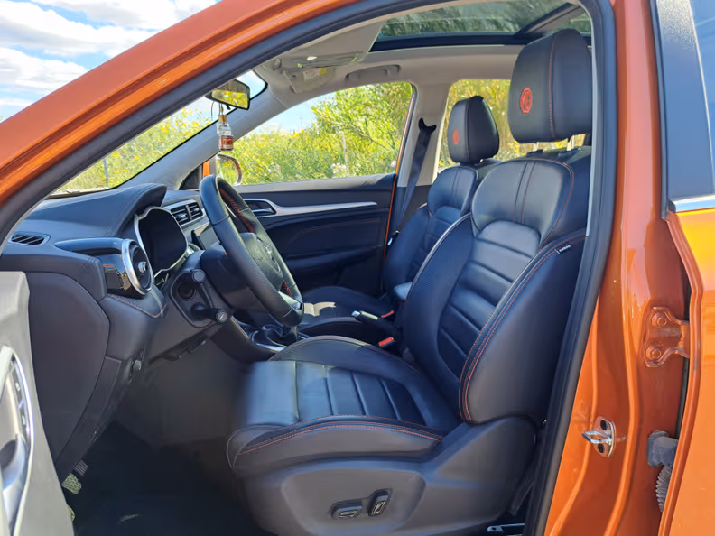 MG ZS - 16