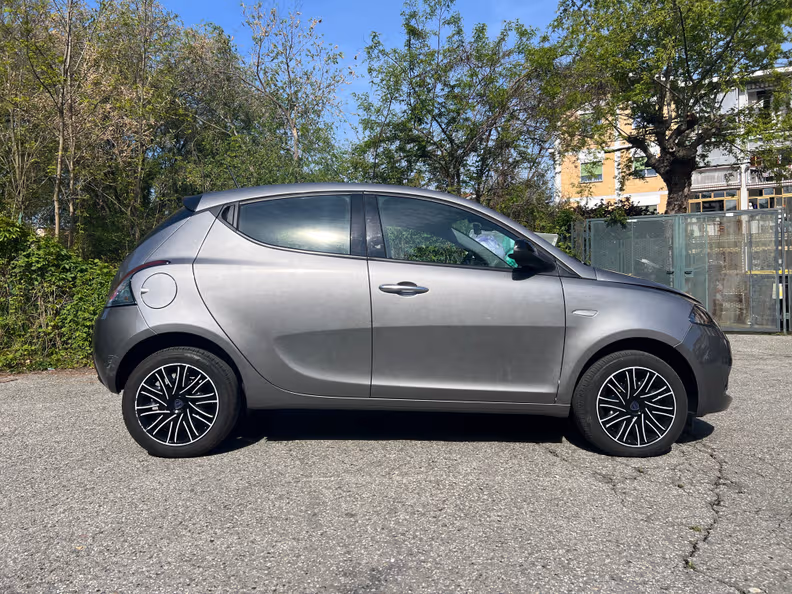 Lancia Ypsilon - 5