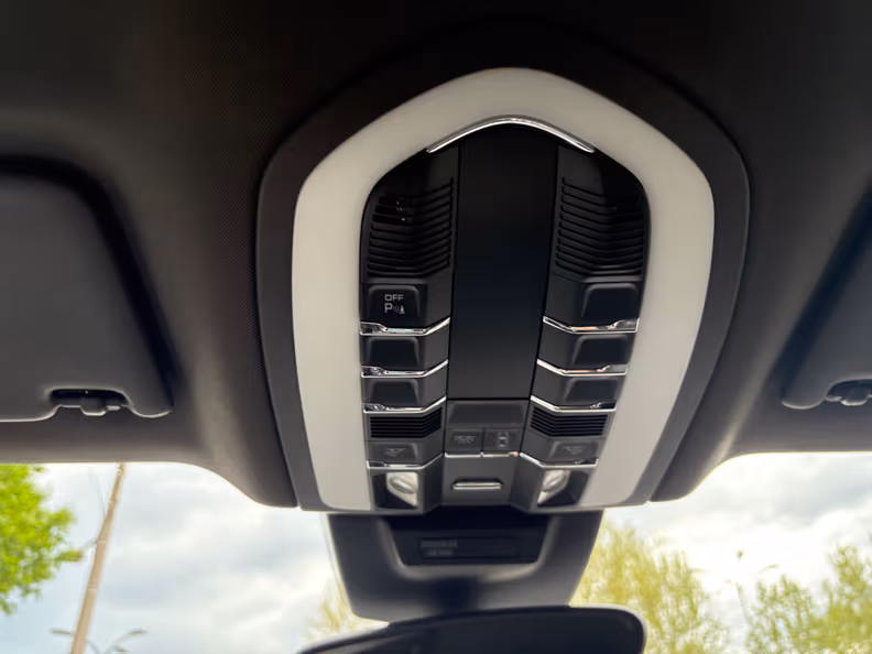 Porsche Macan - 27