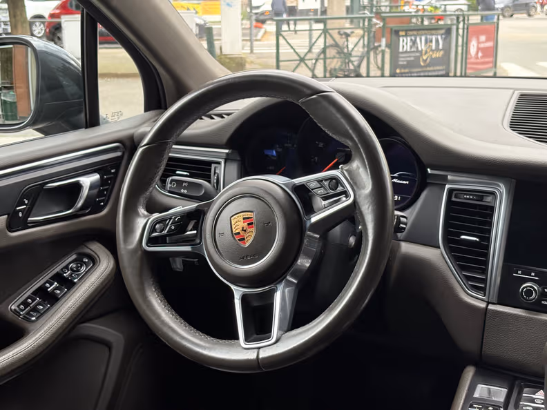 Porsche Macan - 11
