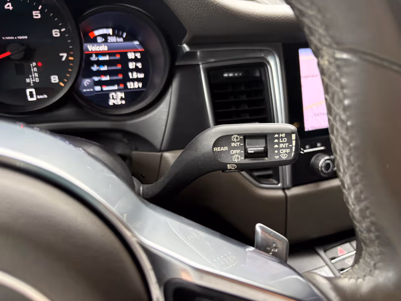 Porsche Macan - 31