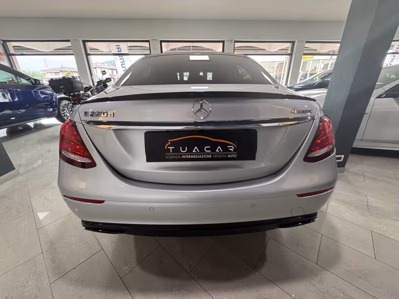 Mercedes-Benz E-Class - 4