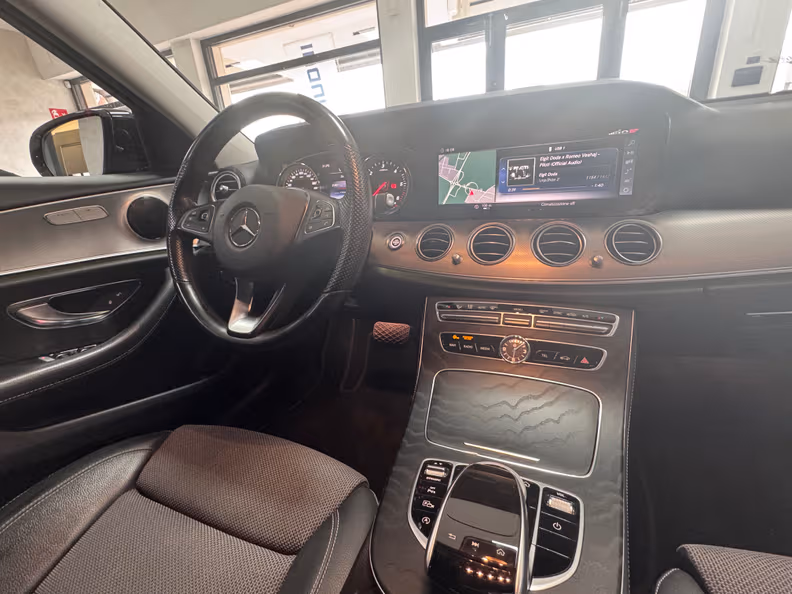 Mercedes-Benz E-Class - 15