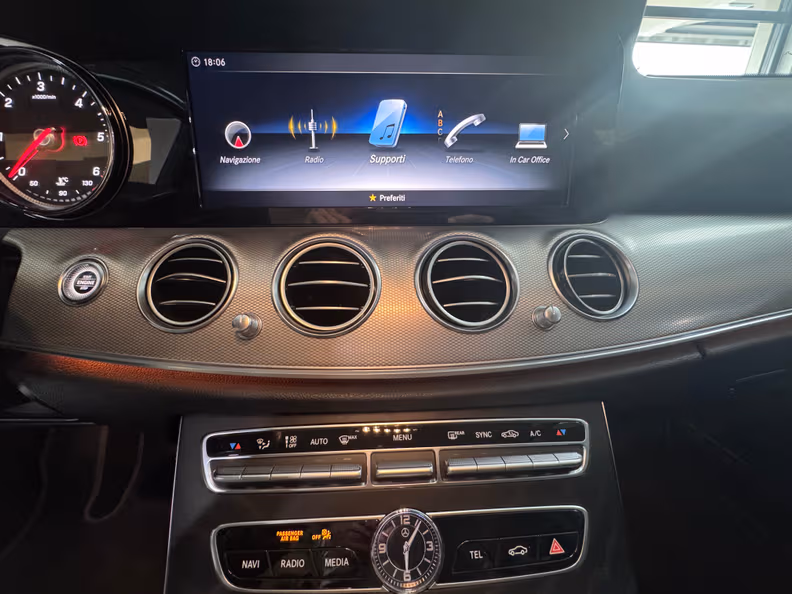 Mercedes-Benz E-Class - 17