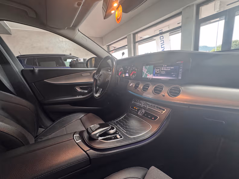 Mercedes-Benz E-Class - 16