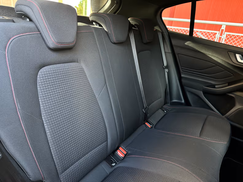 Ford Focus - 32