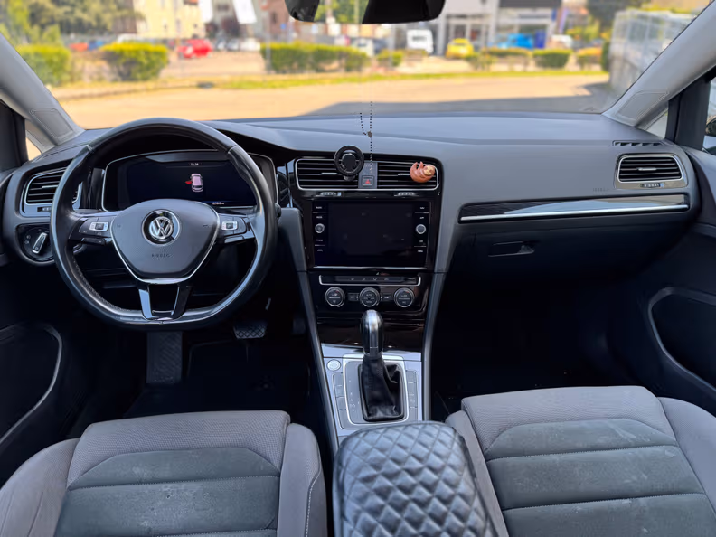 VW Golf - 12