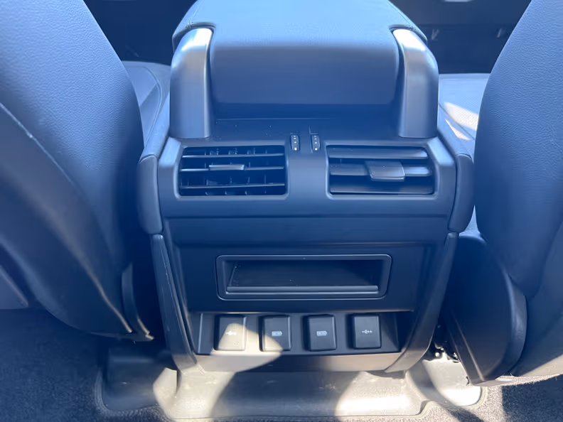 Land Rover Defender - 24