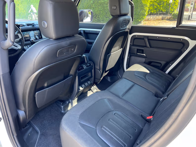 Land Rover Defender - 12