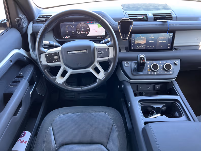 Land Rover Defender - 8