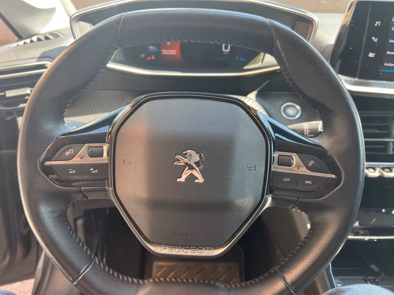 Peugeot 208 - 10