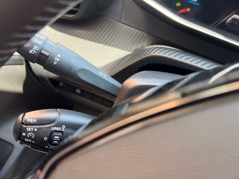 Peugeot 208 - 13