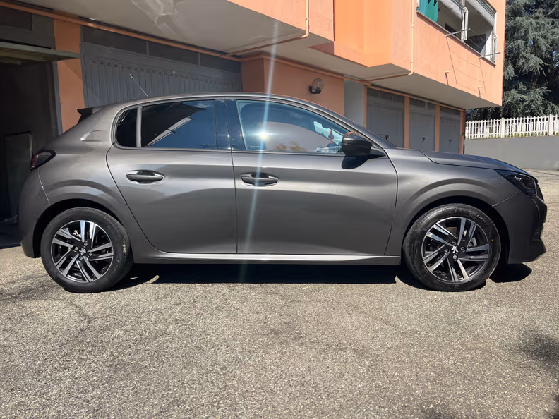 Peugeot 208 - 5