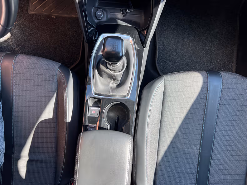 Peugeot 208 - 19