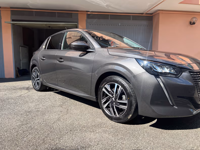 Peugeot 208 - 4