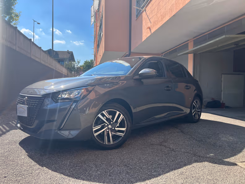 Peugeot 208 - 1