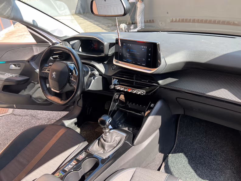Peugeot 208 - 22