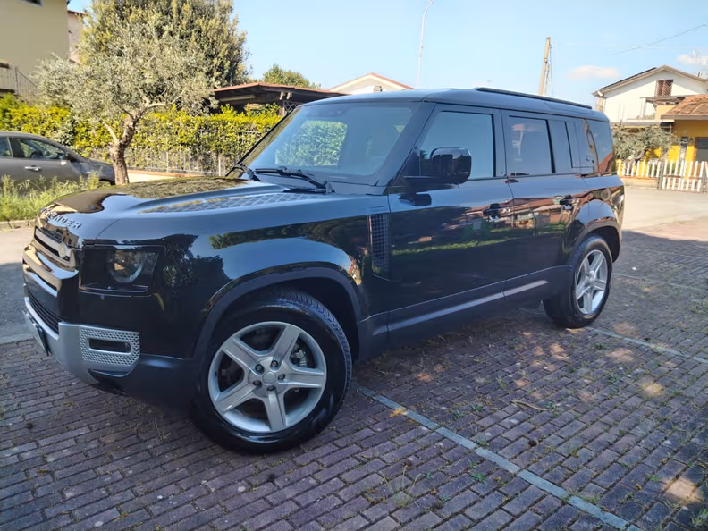 Land Rover Defender - 38
