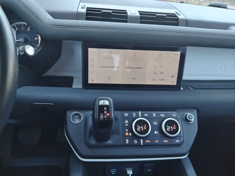 Land Rover Defender - 21