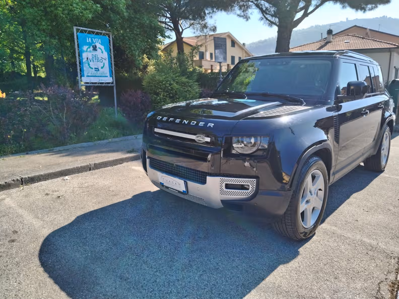 Land Rover Defender - 17