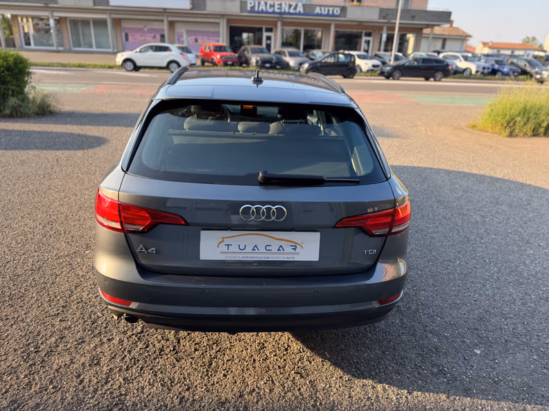 Audi A4 - 4