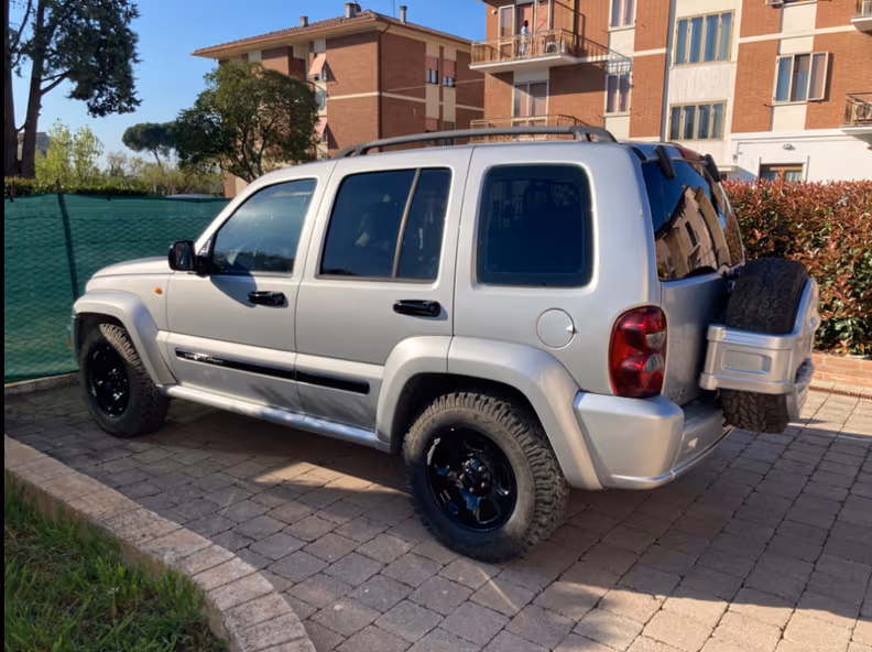 Jeep Cherokee - 4