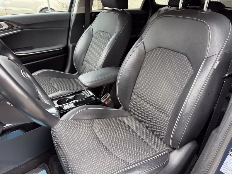Kia Ceed - 10