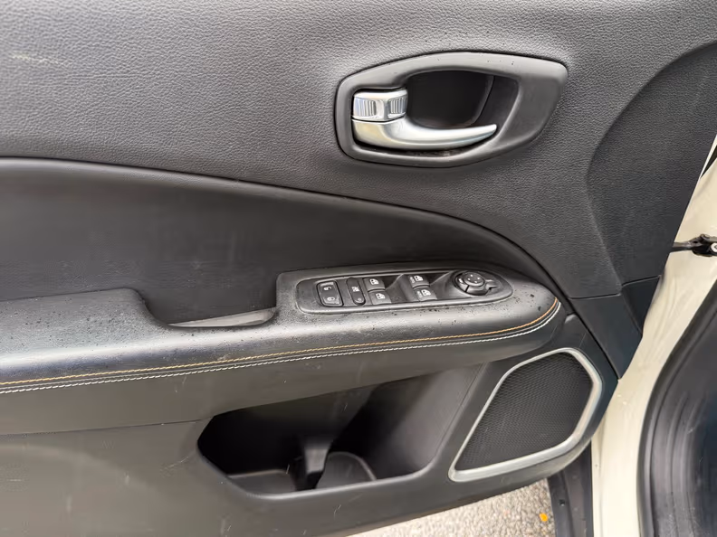 Jeep Compass - 30