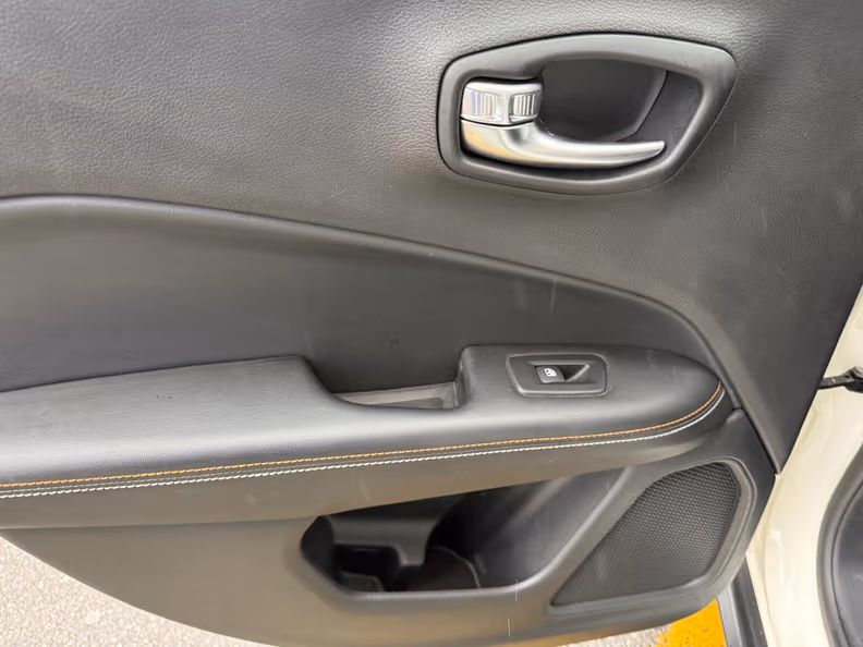 Jeep Compass - 29