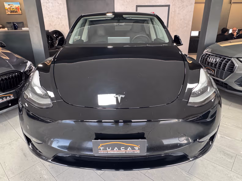 Tesla Model Y - 2