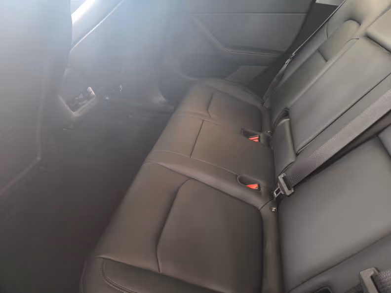 Tesla Model Y - 9