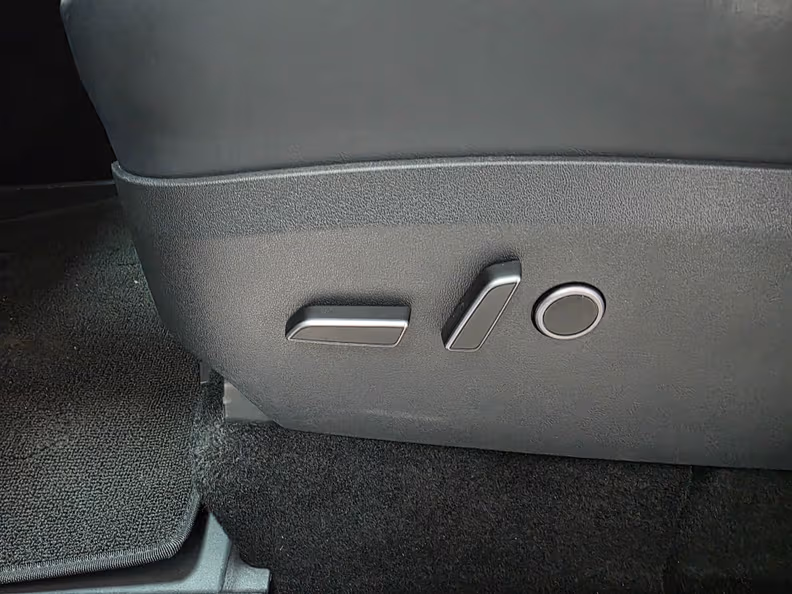 Tesla Model Y - 11