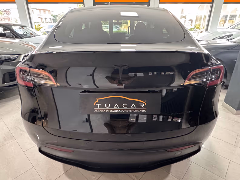 Tesla Model Y - 3