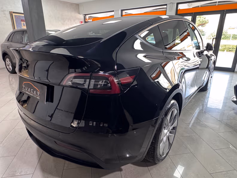 Tesla Model Y - 6