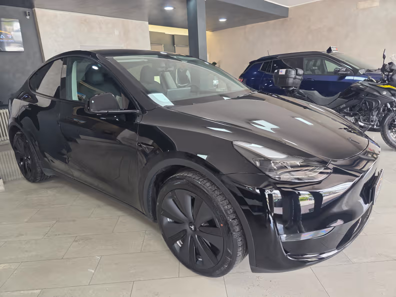 Tesla Model Y - 2