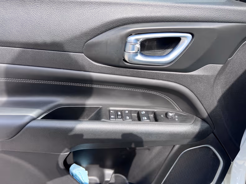 Jeep Compass - 26