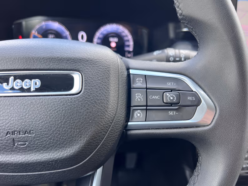 Jeep Compass - 33