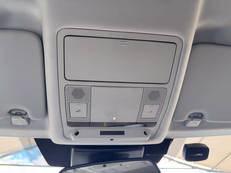 Land Rover Discovery Sport - 28