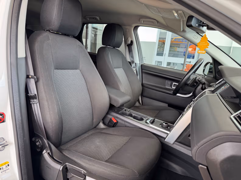 Land Rover Discovery Sport - 11
