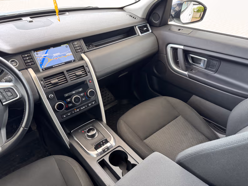 Land Rover Discovery Sport - 29