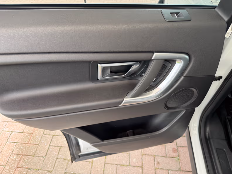 Land Rover Discovery Sport - 25
