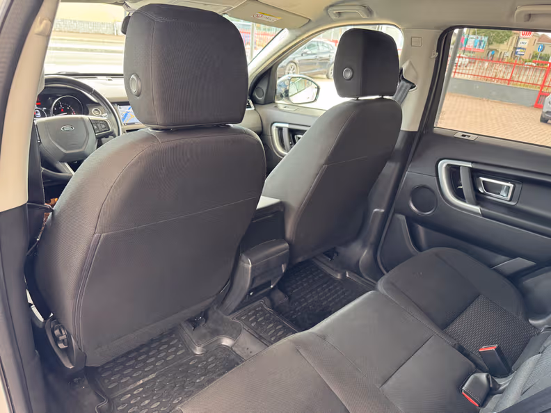 Land Rover Discovery Sport - 23