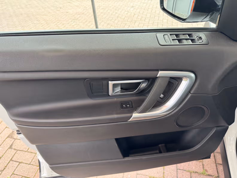 Land Rover Discovery Sport - 24