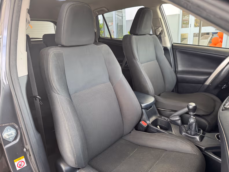 Toyota RAV 4 - 10