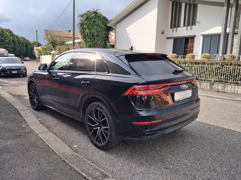 Audi Q8 - 9