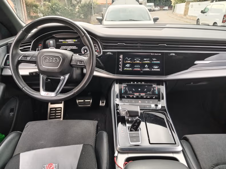 Audi Q8 - 32