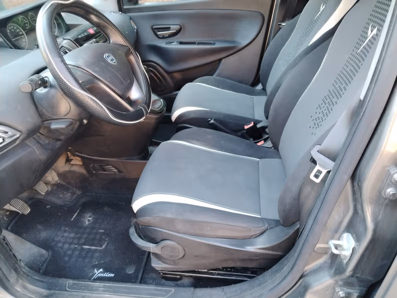 Lancia Ypsilon - 36