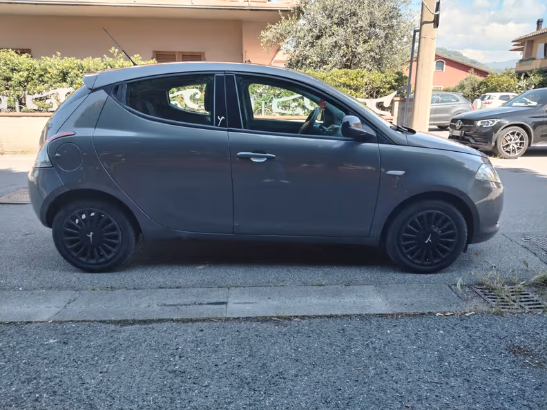 Lancia Ypsilon - 4