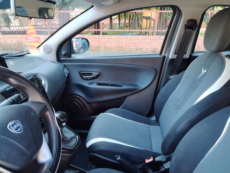 Lancia Ypsilon - 35
