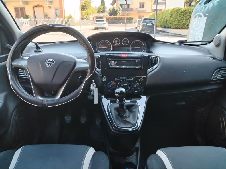 Lancia Ypsilon - 28